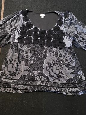 Yvos Women’s Black & Gray Floral Scoop Neck Top with Rosette Trim